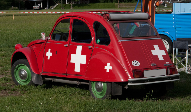 Pfingsttreffen 2007 in Brugg, Roter Döschwo mir mehreren Schweizerkreuzen