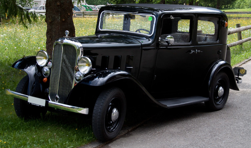 Pingsttreffen 2009 in Schwarzsee, Schwarzer Oldtimer, vermutlichein Citroen Rosalie